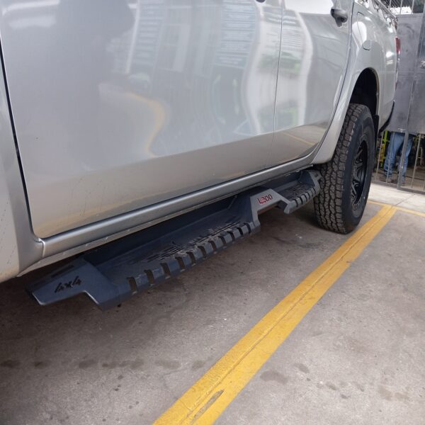 Estribos Laterales Mitsubishi L200